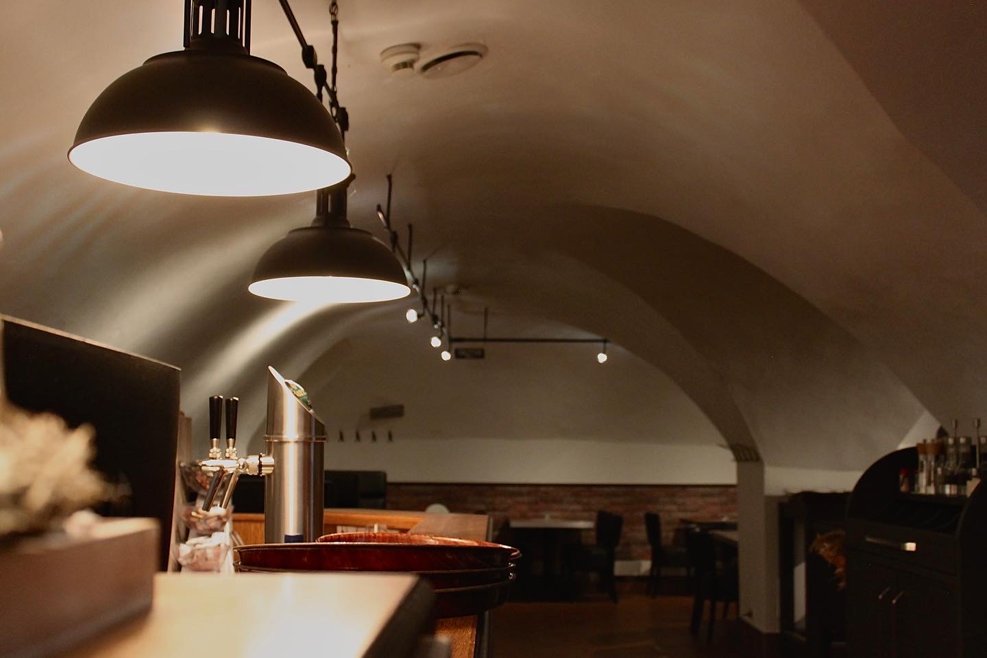Innenraum der Pizzeria UNO im Gewölbekeller